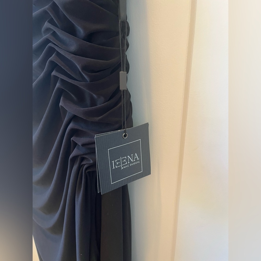 Ieena for Mac Duggal Ruched One-Shoulder Trumpet Gown size 6 - Picture 5 of 10